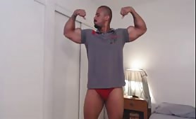 Hot bodybuilder doing a solo show