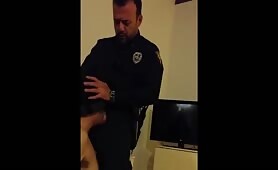 Police guy gives a thief a brutal facial