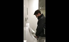 Spying str8 cock at the urinals