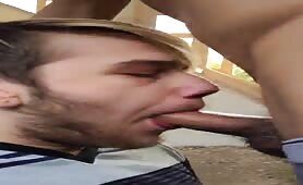 Construction worker takes a lunch break toi face fuck a stoned gay dude